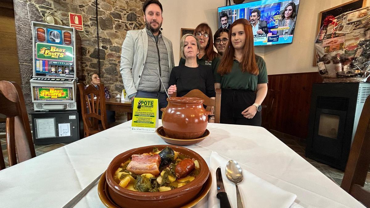 A la izquierda, Adrián Valle, Aurora García, Susana Rodríguez, José Ángel Cordero e Irene Feito.