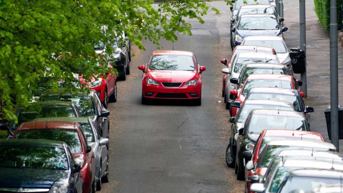 ‘Carspreading’, la nueva tendencia que hace todavía más difícil aparcar
