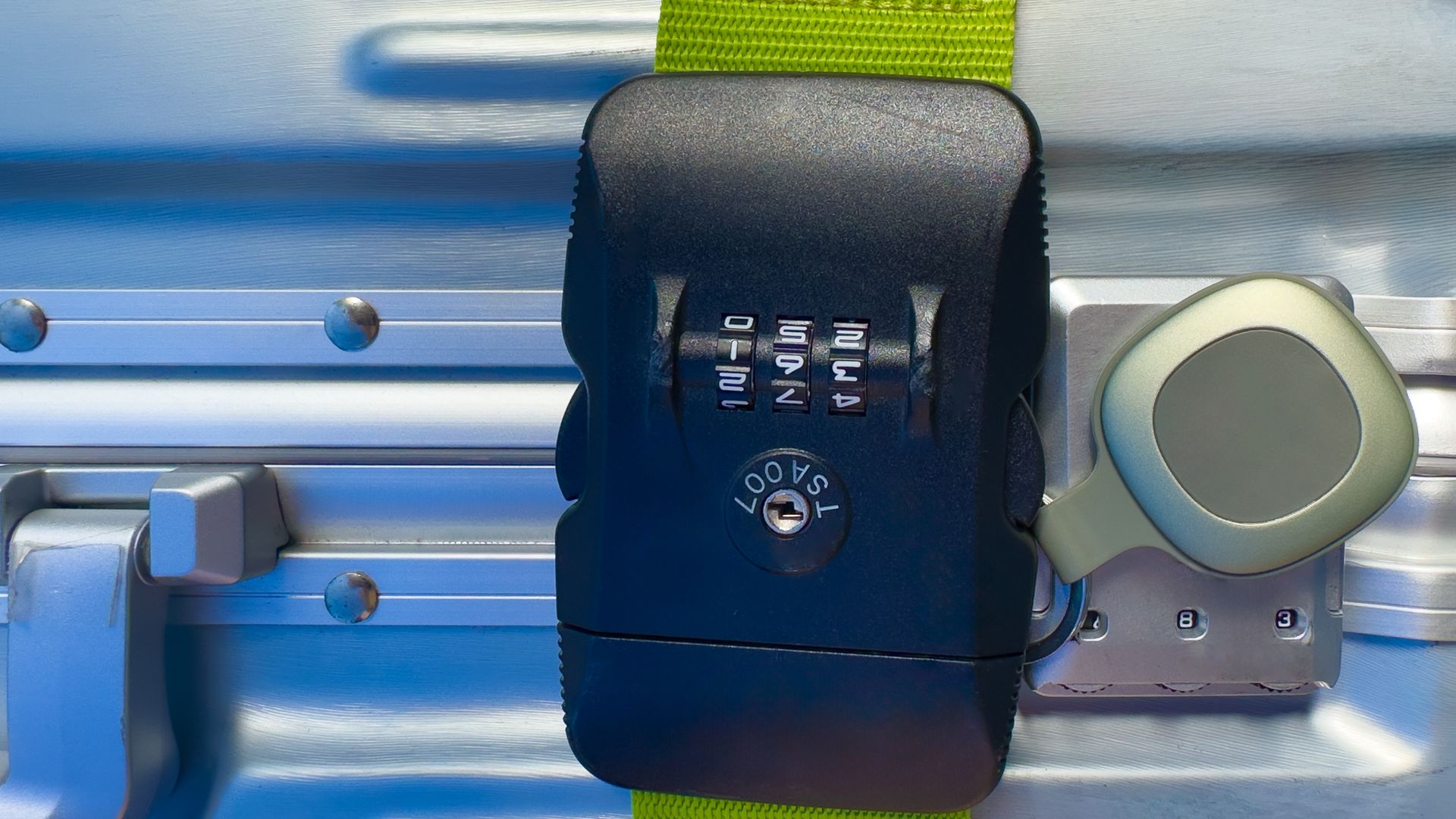 Dispositivos de seguridad para evitar pérdida y robo de maletas en el aeropuerto