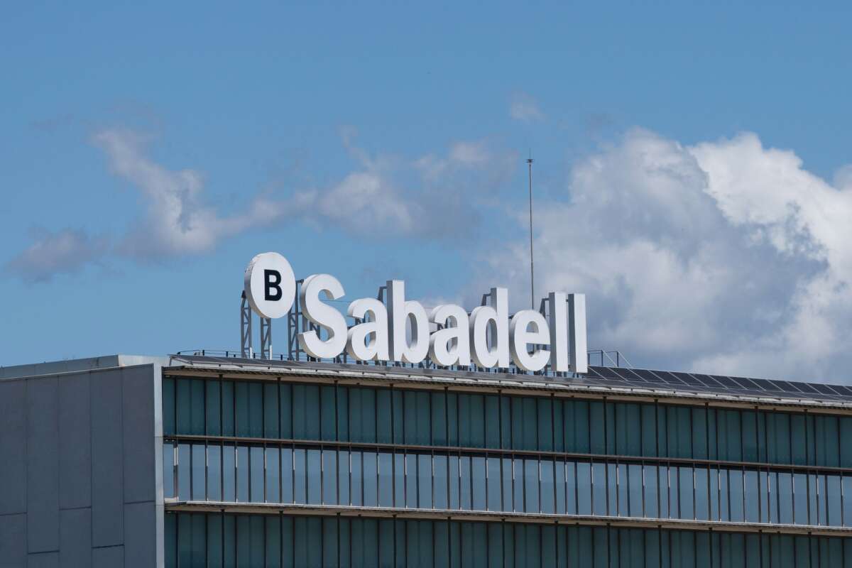 Exterior de la sede del Banco Sabadell. Foto: EuropaPrensa.