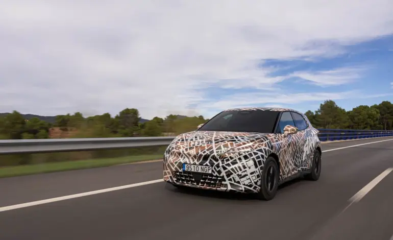 El CUPRA Raval afina su dinámica a dos meses de su presentación oficial