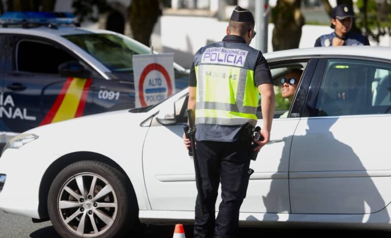 ¿qué accesorios y documentos debo llevar en el coche para que no me multen?