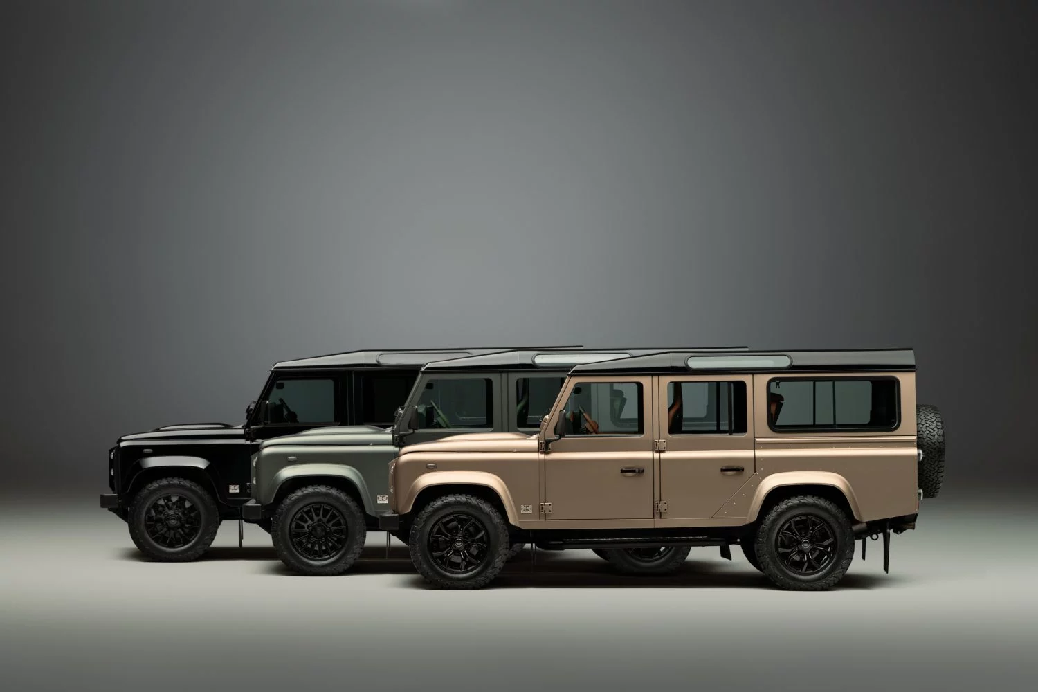 El Classic Defender V8 adopta los colores del Defender OCTA