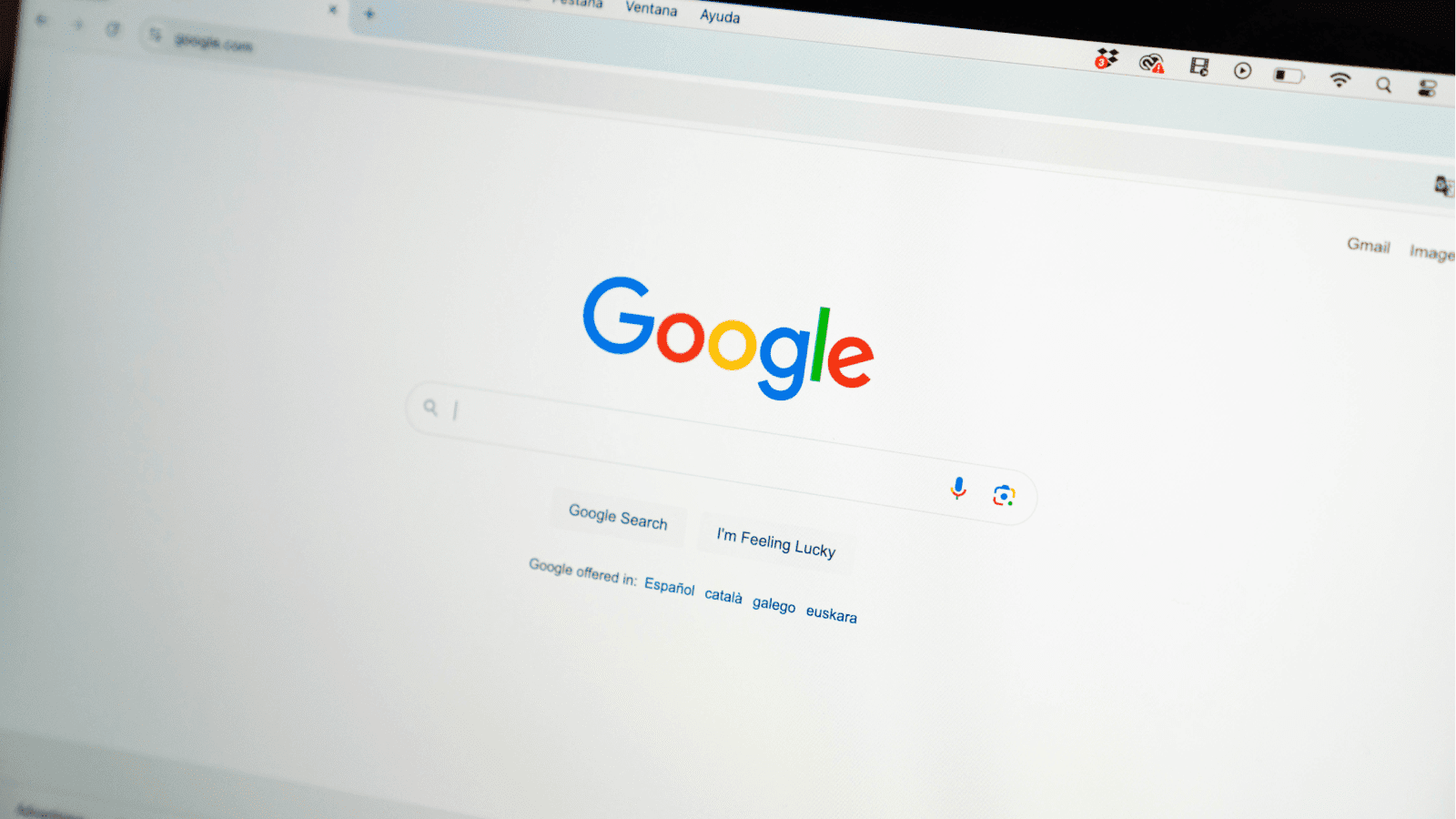 Google es investigada por usar contenidos de medios para entrenar a su IA sin autorización