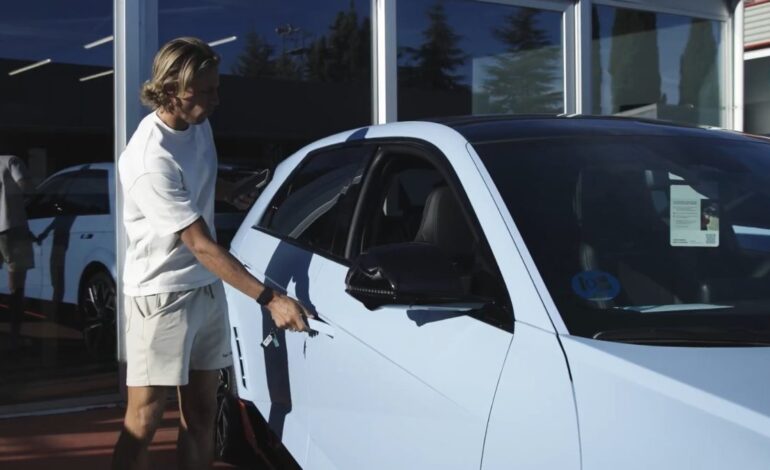 Los jugadores del Atlético de Madrid estrenan coche: este es el nuevo modelo de 600 CV que ha recibido cada uno de ellos