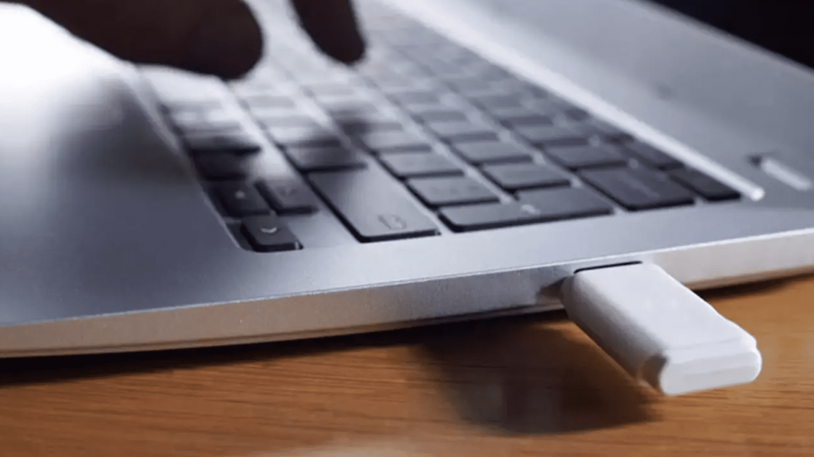 hay un truco en tu pendrive USB con el que navegarás con total privacidad sin riesgos