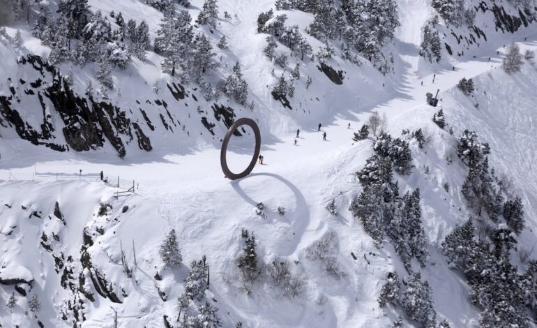 La temporada de nieve en las estaciones del Pirineo francés y Andorra: esquí, multitud de actividades y novedades | El Viajero