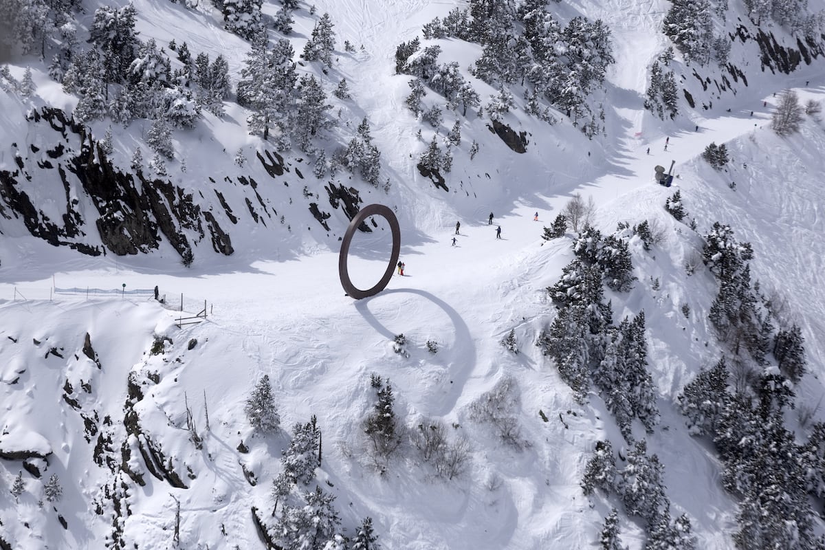 La temporada de nieve en las estaciones del Pirineo francés y Andorra: esquí, multitud de actividades y novedades | El Viajero