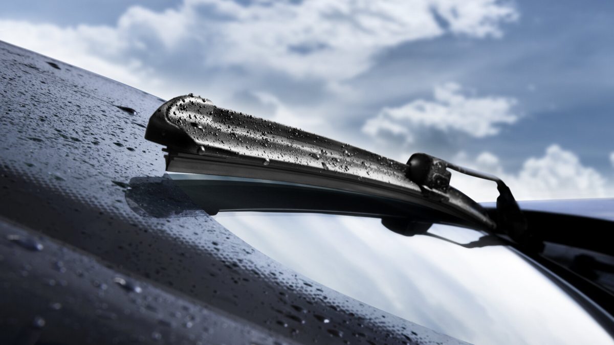 ¿Las escobillas de los limpiaparabrisas hacen ruido al activarse? No las sustituyas, porque se pueden arreglar