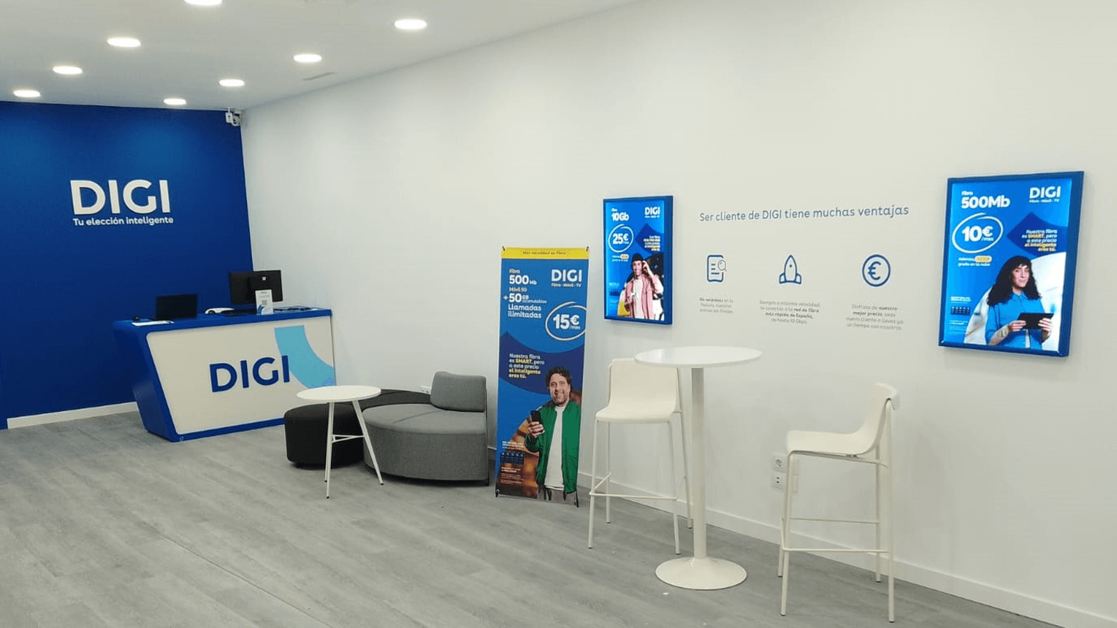 Interior de una tienda Digi en Madrid