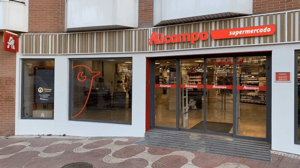 Exterior de una tienda en Alcampo