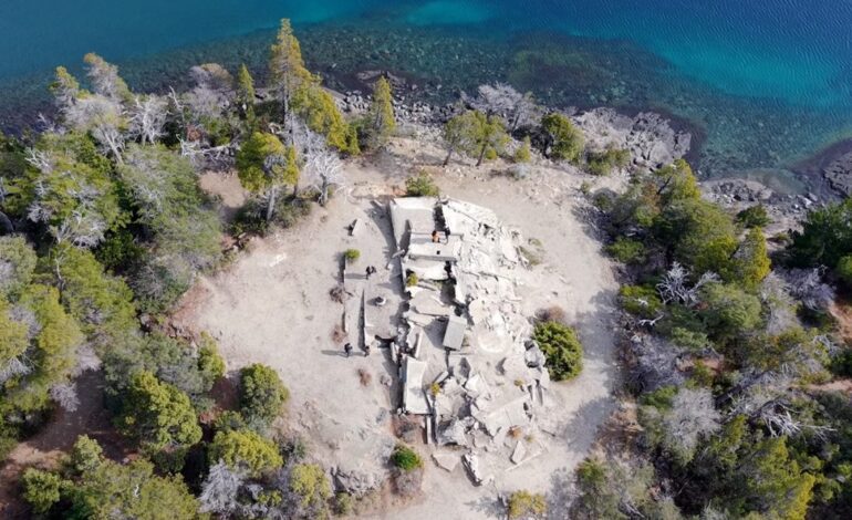 Charly Sinewan cambia sus planes para buscar el supuesto escondite de Adolf Hitler en Bariloche