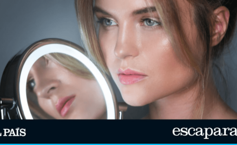 Este espejo de aumento con ventosa, luz LED y altura ajustable es ideal para maquillarse (y no necesita obras ni pilas) | Estilo de vida | Escaparate