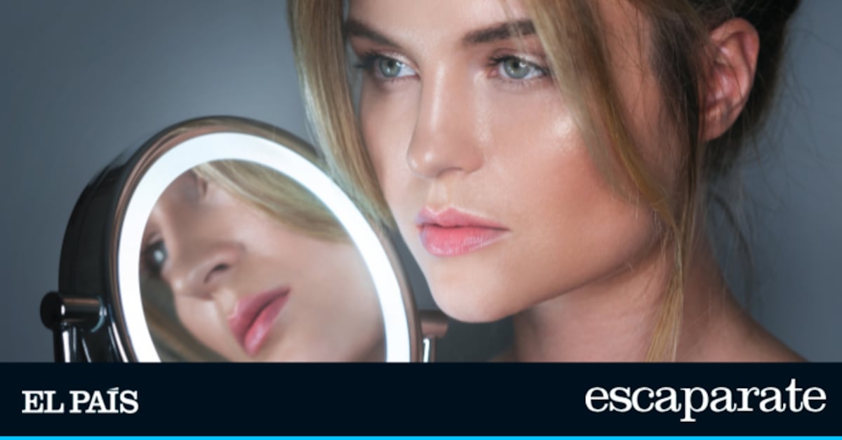 Este espejo de aumento con ventosa, luz LED y altura ajustable es ideal para maquillarse (y no necesita obras ni pilas) | Estilo de vida | Escaparate