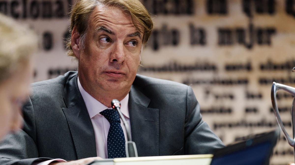 VICENTE FERNÁNDEZ | El letrado brillante que Montero ascendió a presidente de la SEPI y «se pasó al lado oscuro»