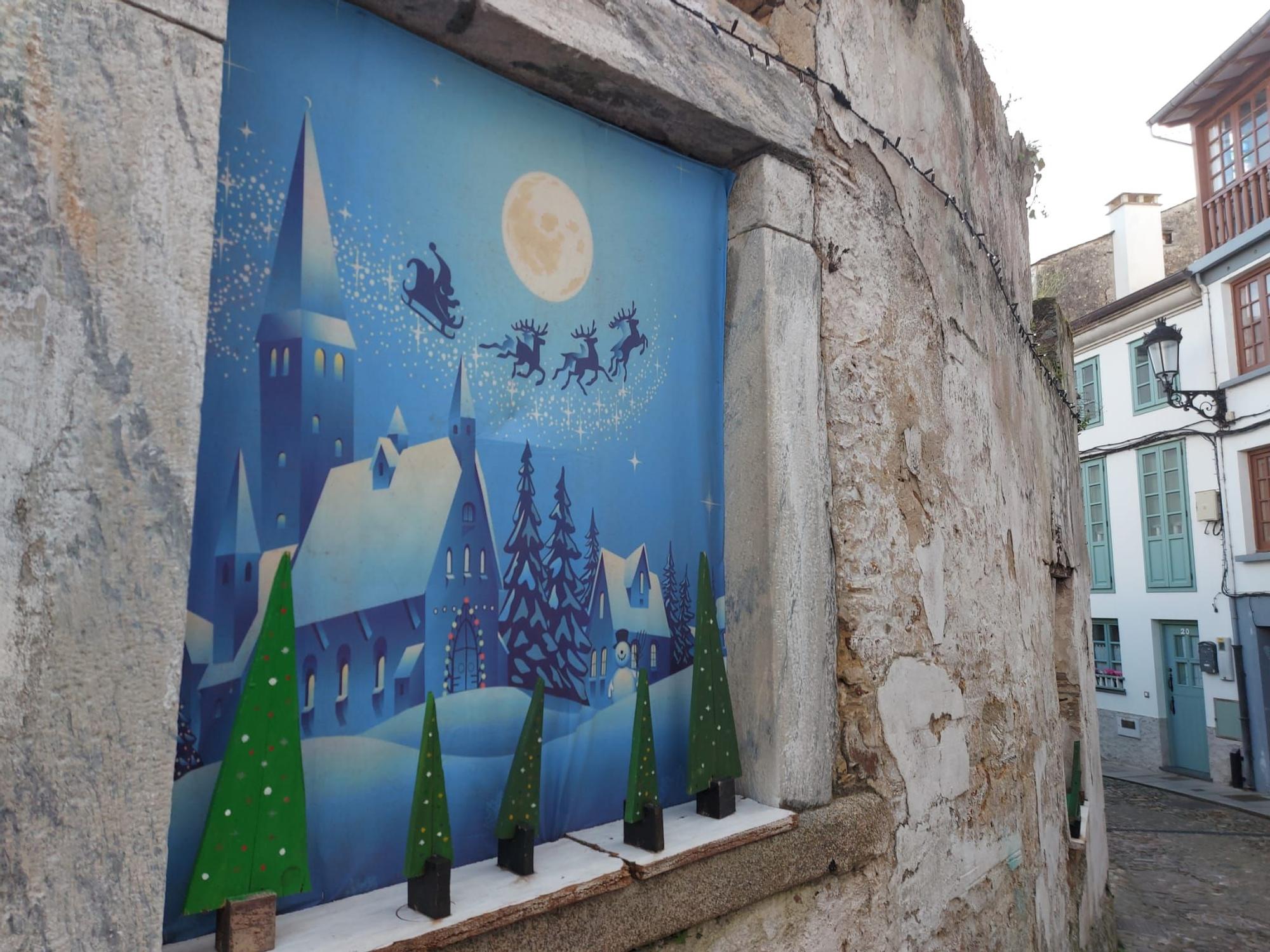 En imágenes: Los Amigos del Árbol transforman Castropol en un pequeño cuento navideño