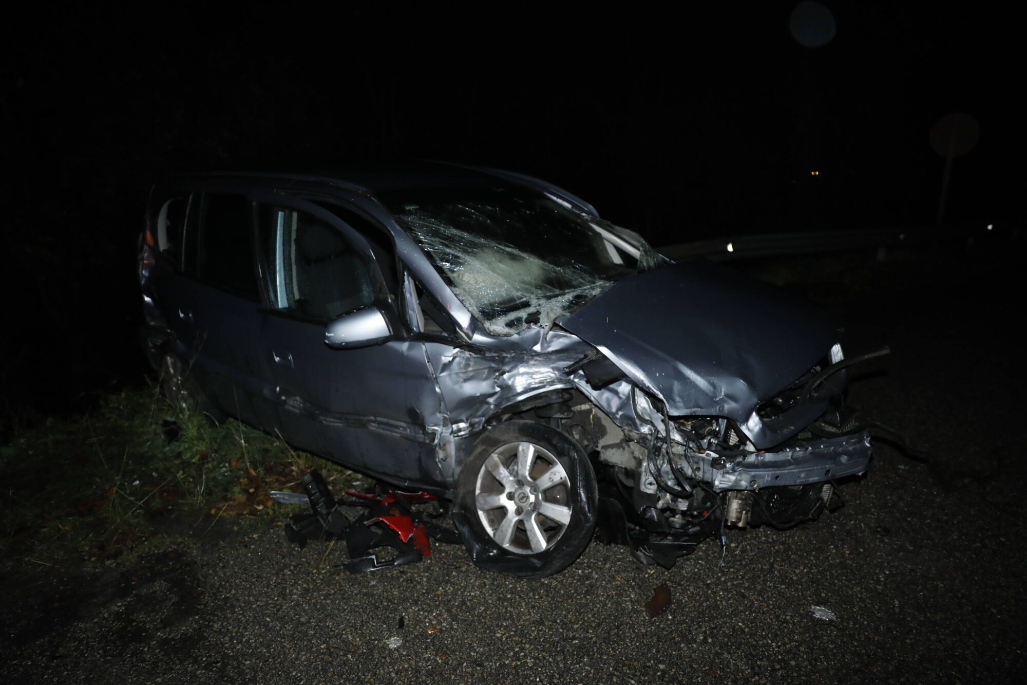 EN FOTOS: Angustioso rescate en Tineo tras un accidente en el que un coche cayó al río 
