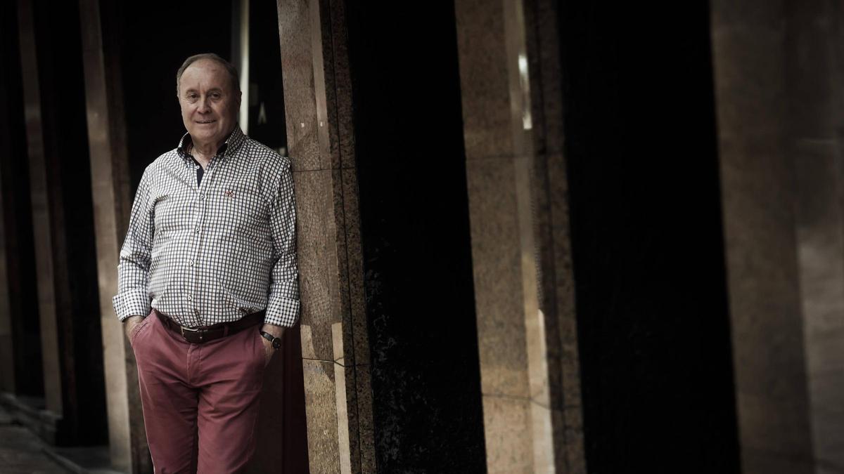 Una kinora de 1902 y un visor estereoscópico de moneda, piezas de museo que se incorporan en Grado a la colección de Corsino Fernández