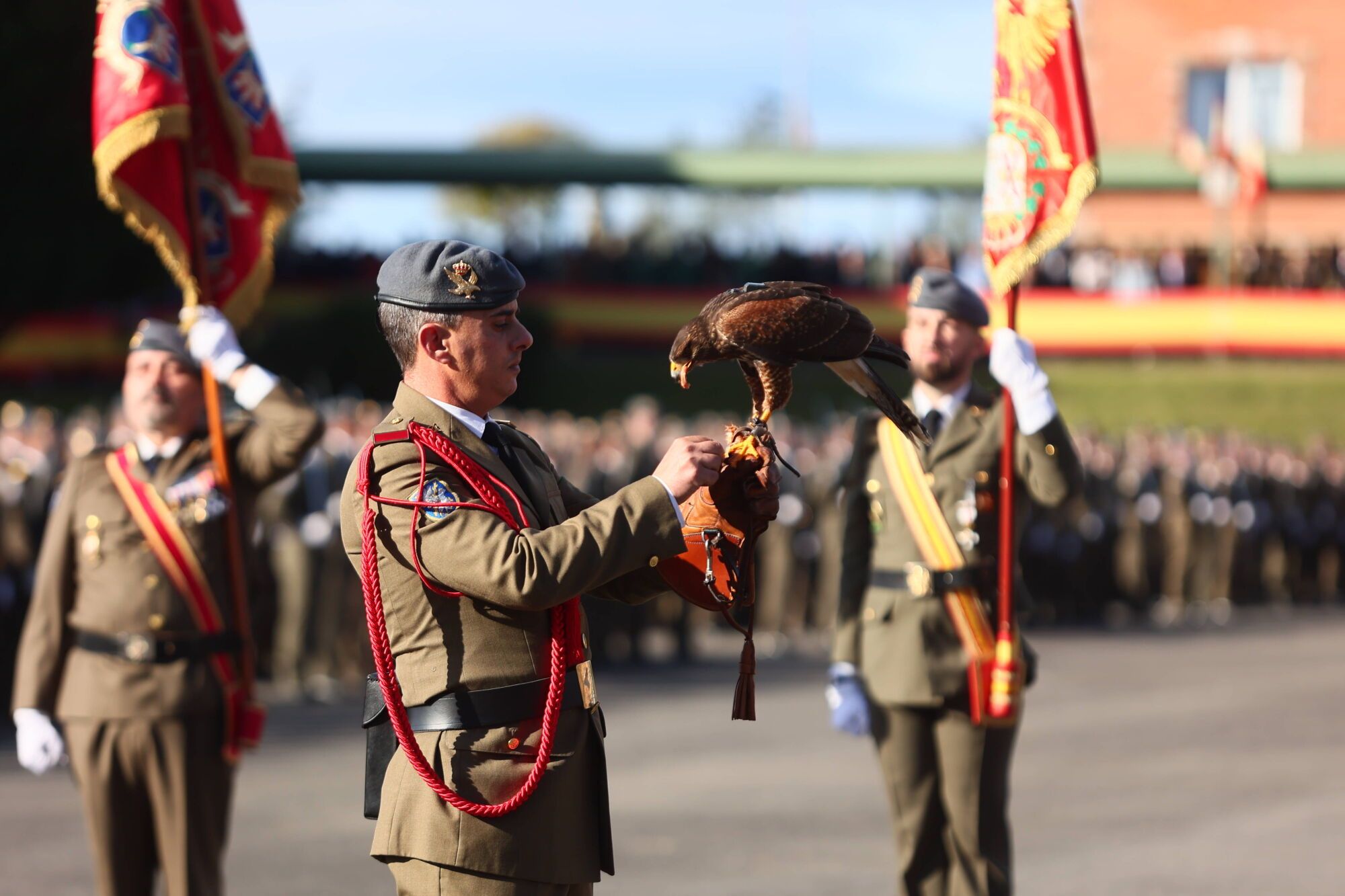 EN IMÁGENES: El acuartelamiento "Cabo Noval" se vistió esta mañana de gala para celebrar el día de la Inmaculada