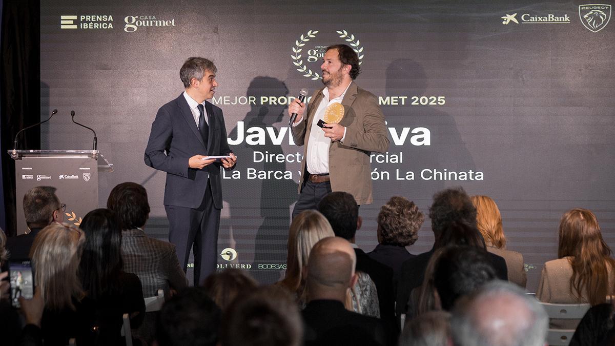 Javier Oliva, director comercial de Finca La Barca, recoge el premio Producto Gourmet 2025 por su Aceite Ahumado.
