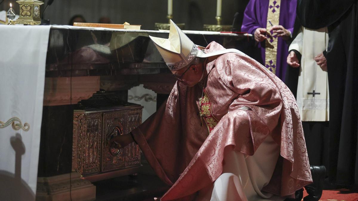 las reliquias de cinco mártires bajo el altar mayor