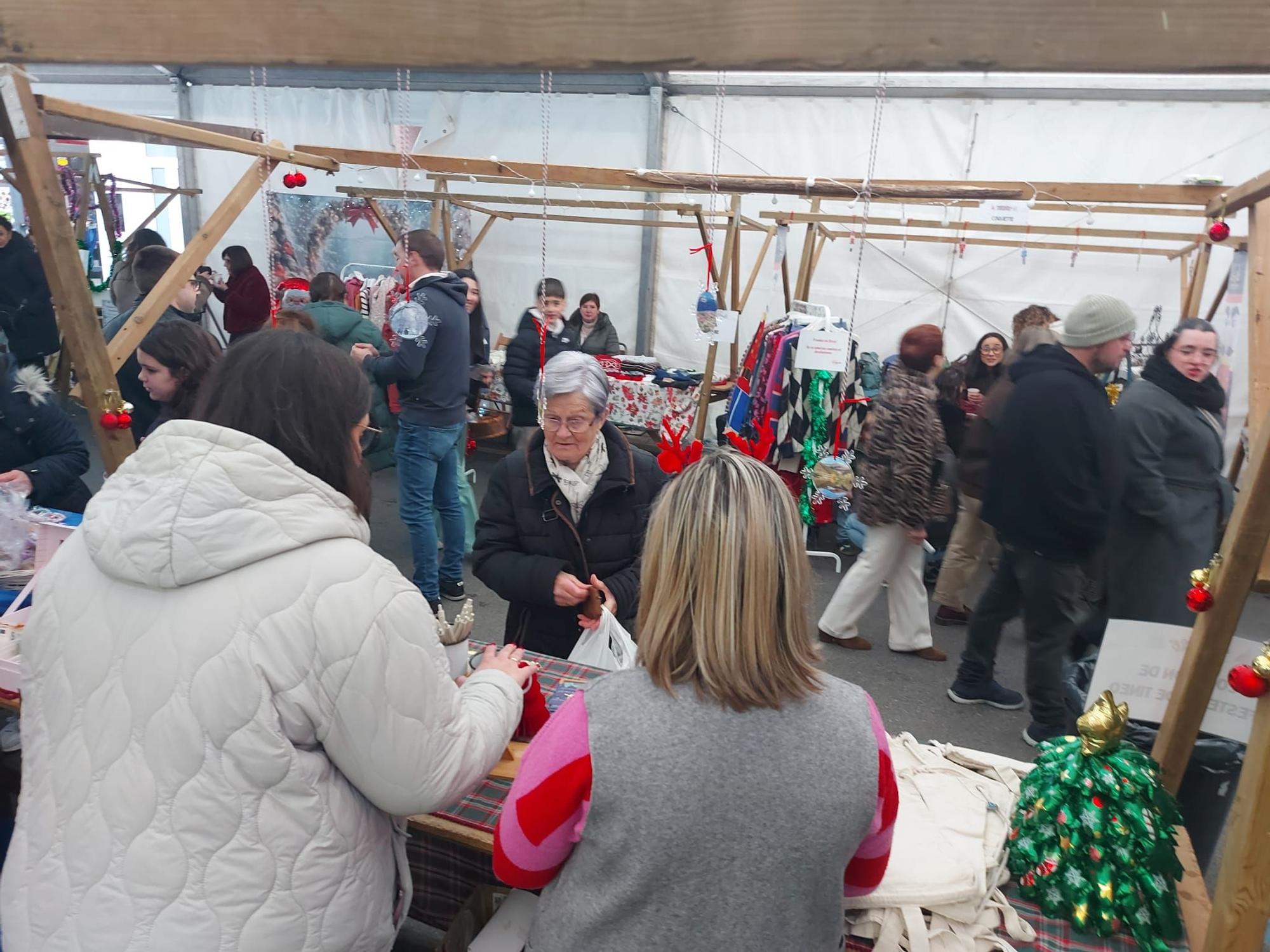 En imágenes: Así era el mercadillo navideño de Tineo