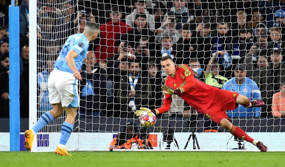 Lunin detuvo dos penales en 2024 para clasificar al Real Madrid a las semifinales de la Liga de Campeones.
