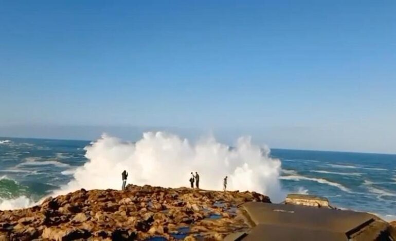 Así arrastró una ola a un joven junto a la caracola de punta Herminia en A Coruña
