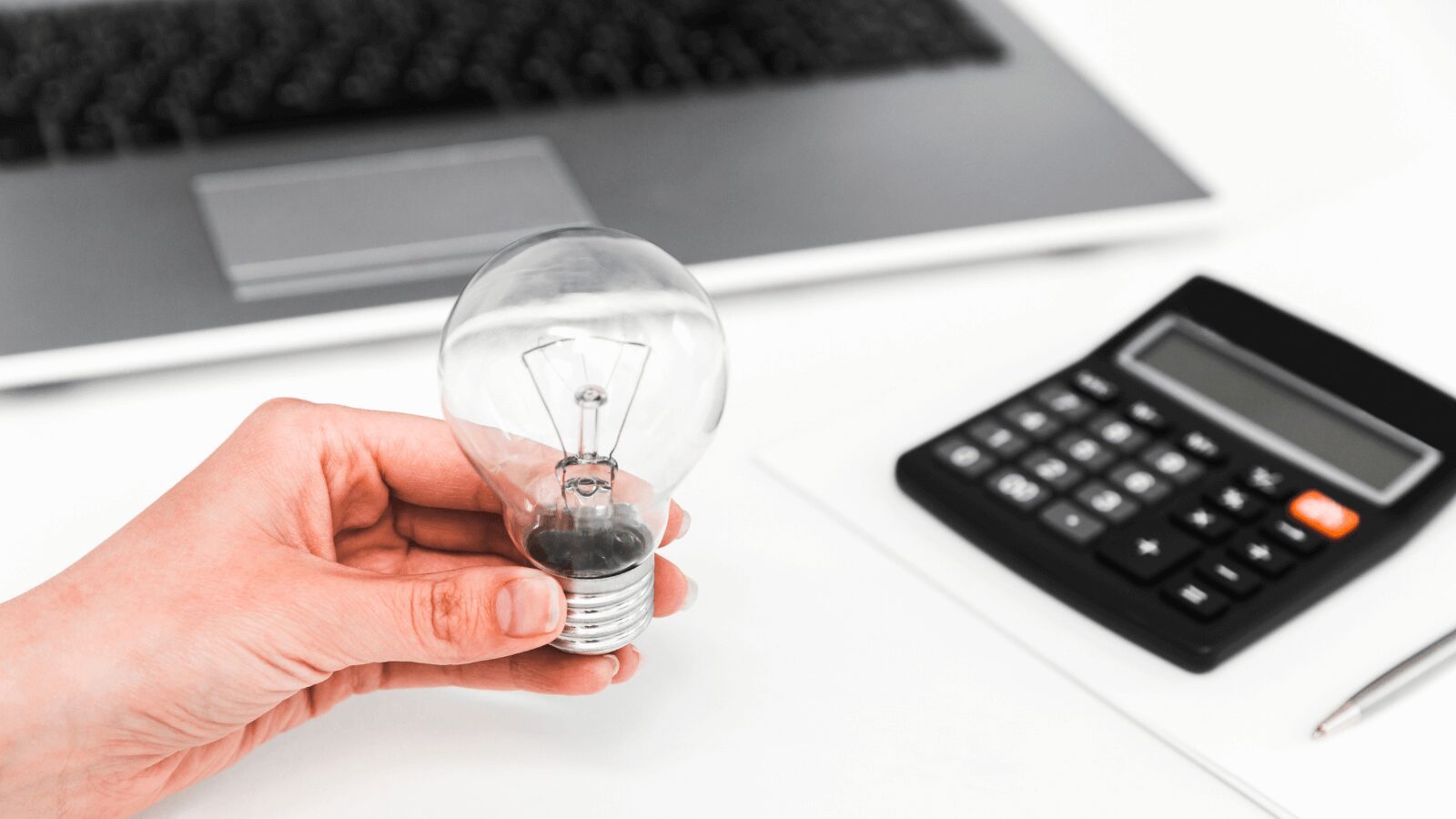 Tu factura de la luz bajará un 10% a partir de enero, según ha confirmado el Gobierno