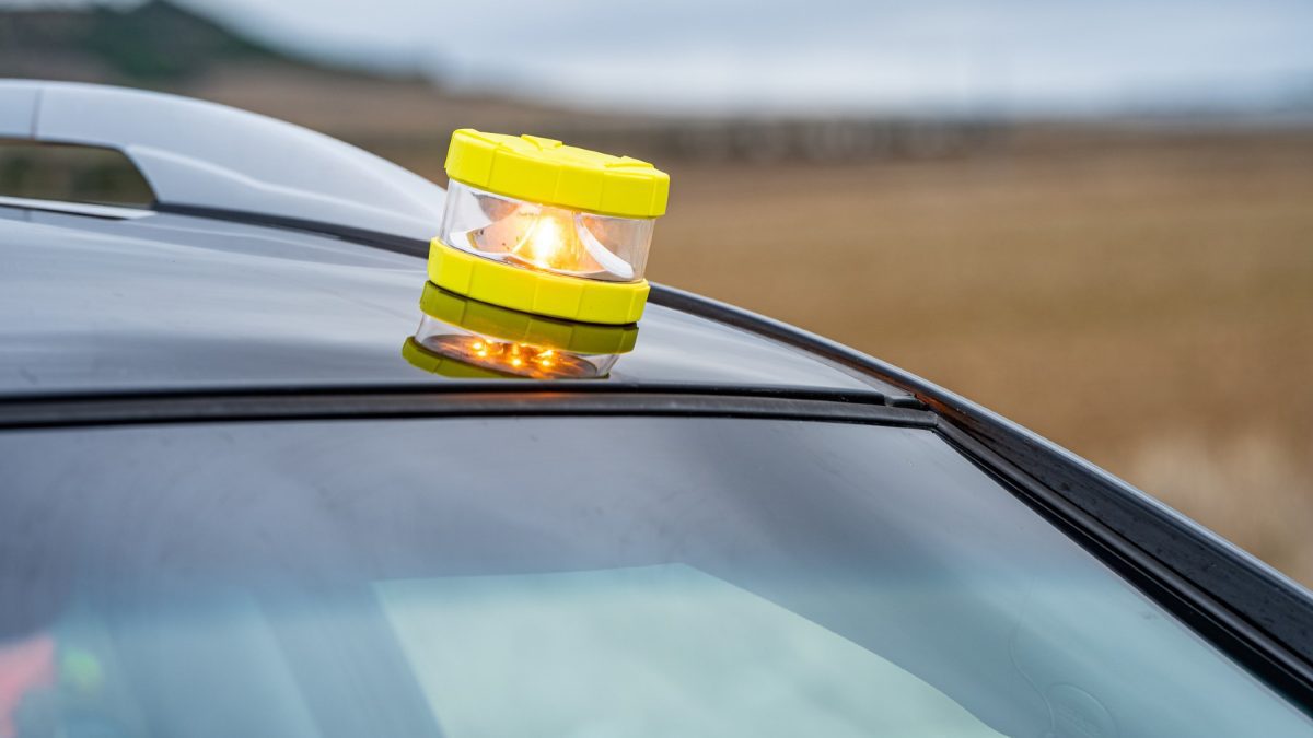 ¿Pasa algo por activar en casa la baliza V-16 obligatoria? ¿El aviso llega al 112?