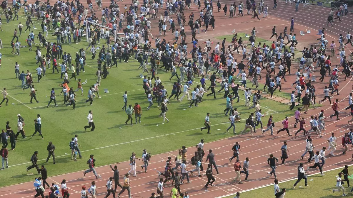 Denuncias policiales y denuncias de fraude empañan la fugaz visita de Messi a Calcuta