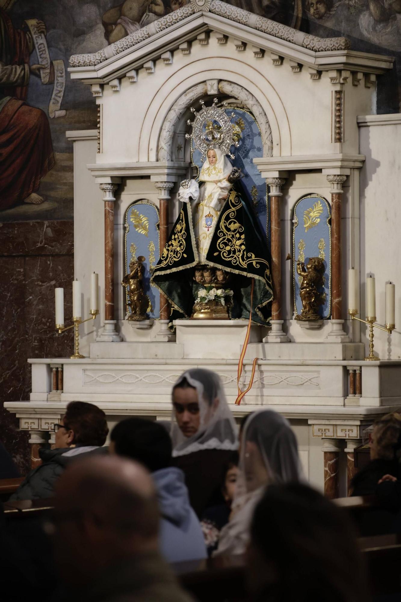 El nuevo manto de la Santina de la Basílica de Gijón, en imágenes