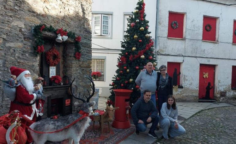 Los Amigos del Árbol transforman Castropol en un pequeño cuento de Navidad