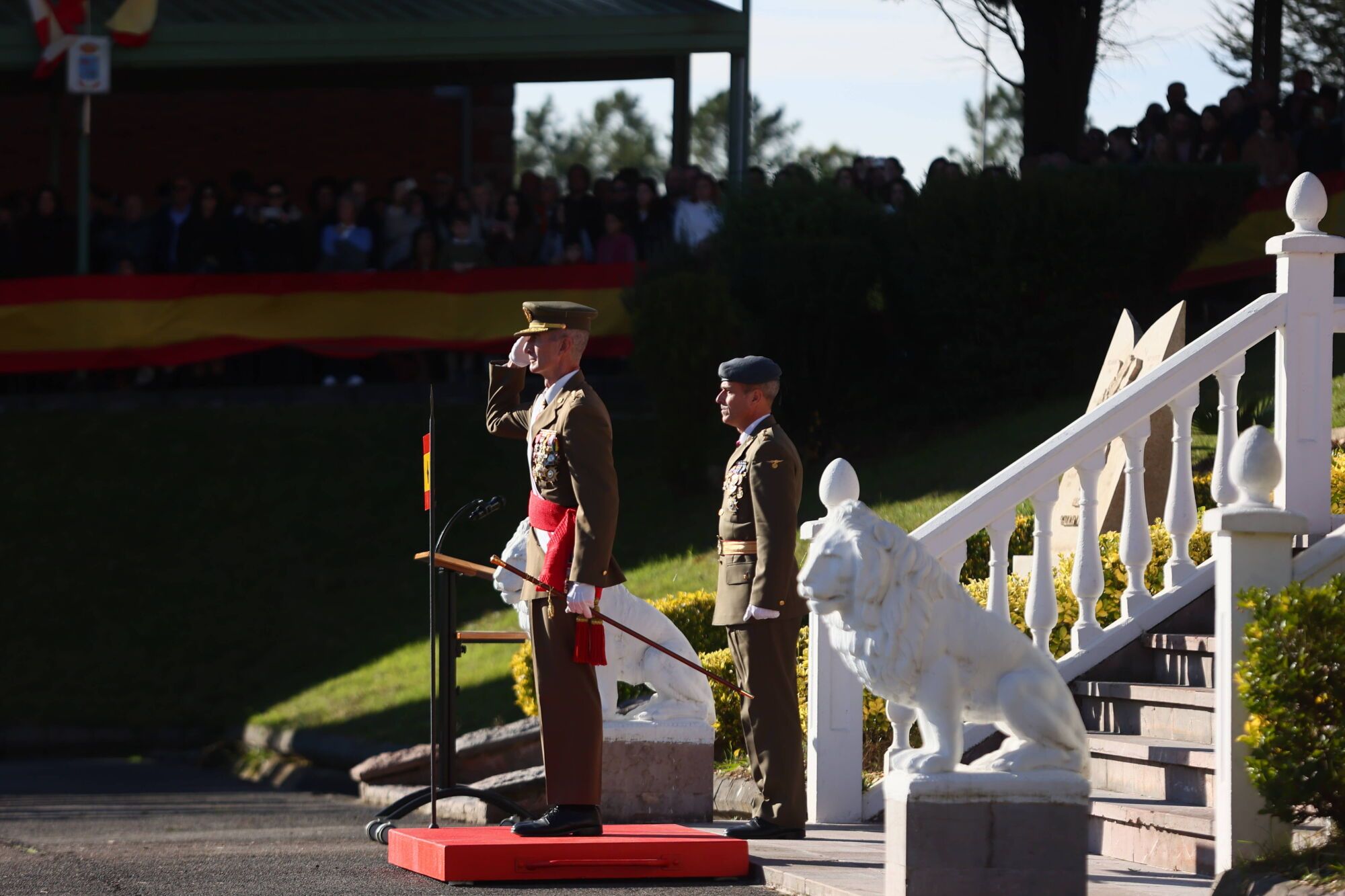 EN IMÁGENES: El acuartelamiento "Cabo Noval" se vistió esta mañana de gala para celebrar el día de la Inmaculada