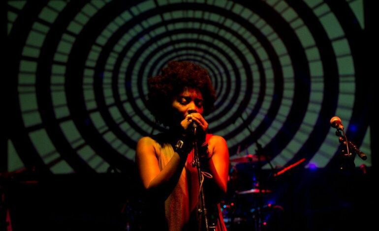 Las letras de las canciones son cada vez más simples y negativas desde 1973, según un estudio