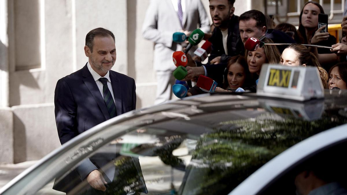 CASO KOLDO | El Supremo abre juicio oral contra Ábalos y Koldo por la venta de mascarillas y les impone una fianza de 60.000 euros