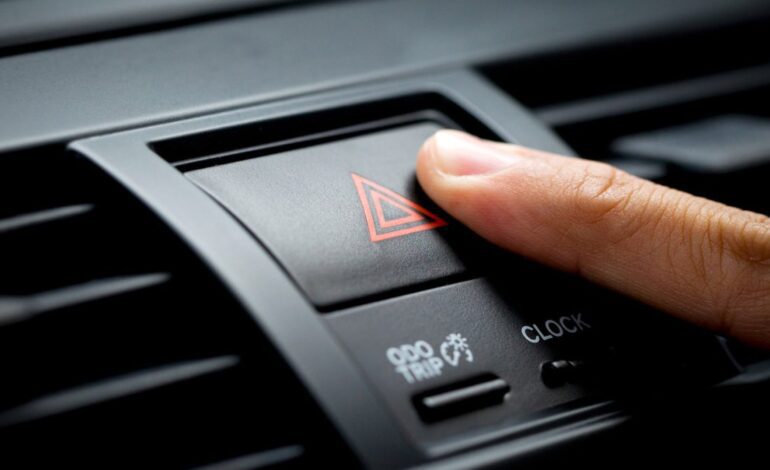 ¿Es legal usar los ‘warning’ para avisar a los demás conductores de que hay un atasco más adelante?