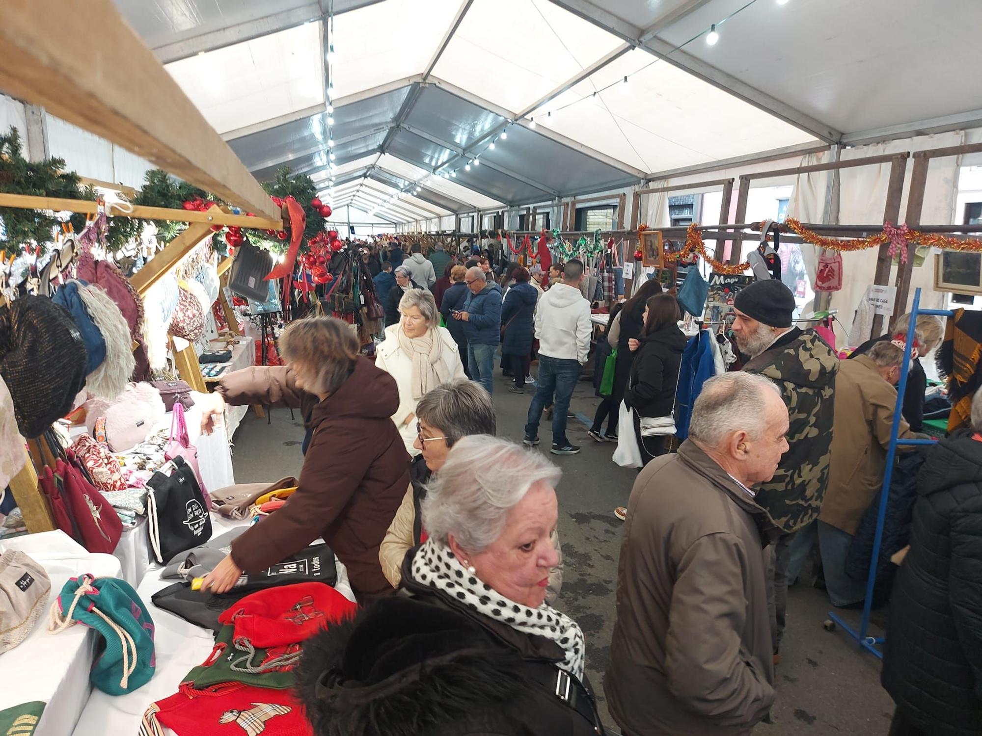 En imágenes: Así era el mercadillo navideño de Tineo