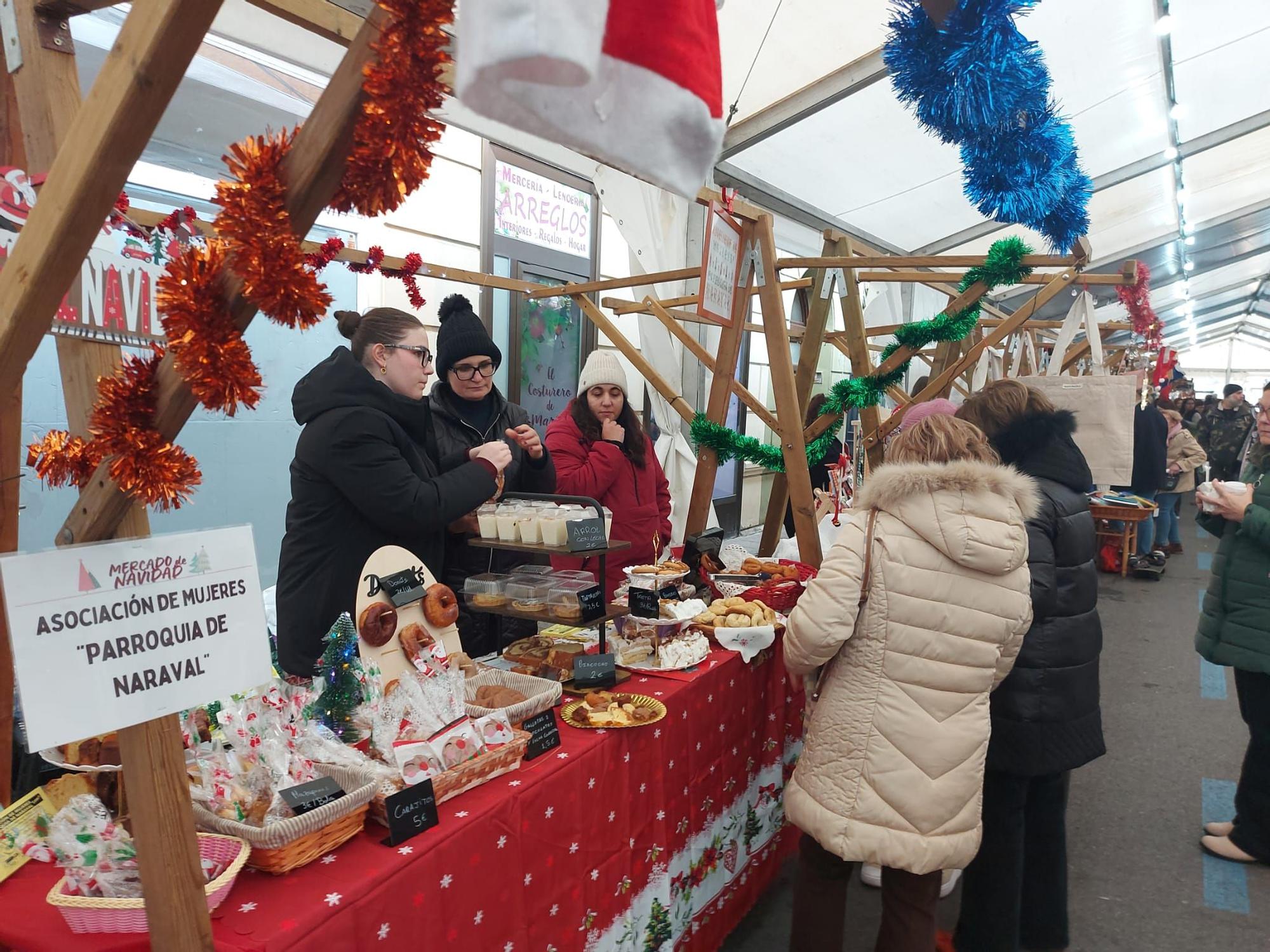 En imágenes: Así era el mercadillo navideño de Tineo