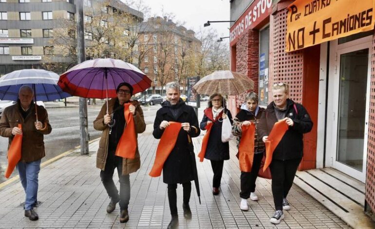 La Calzada se tiñe de naranja contra el tráfico pesado: «Hay que seguir luchando»