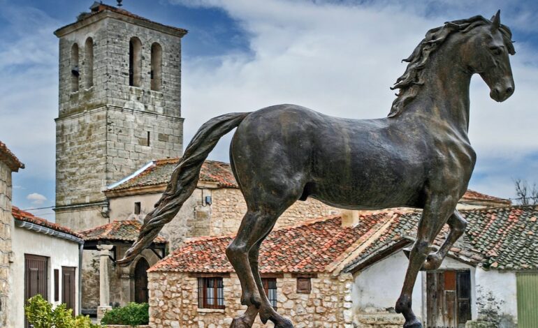 El encantador pueblo de Segovia que casi nadie conoce y 4 rutas senderistas para enamorarte de sus alrededores