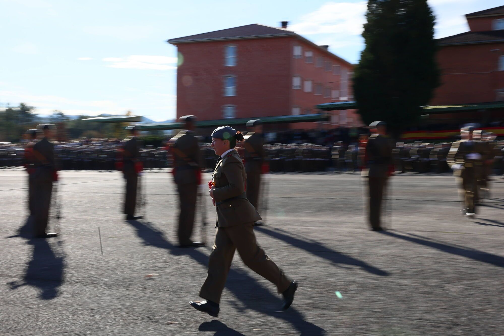 EN IMÁGENES: El acuartelamiento "Cabo Noval" se vistió esta mañana de gala para celebrar el día de la Inmaculada