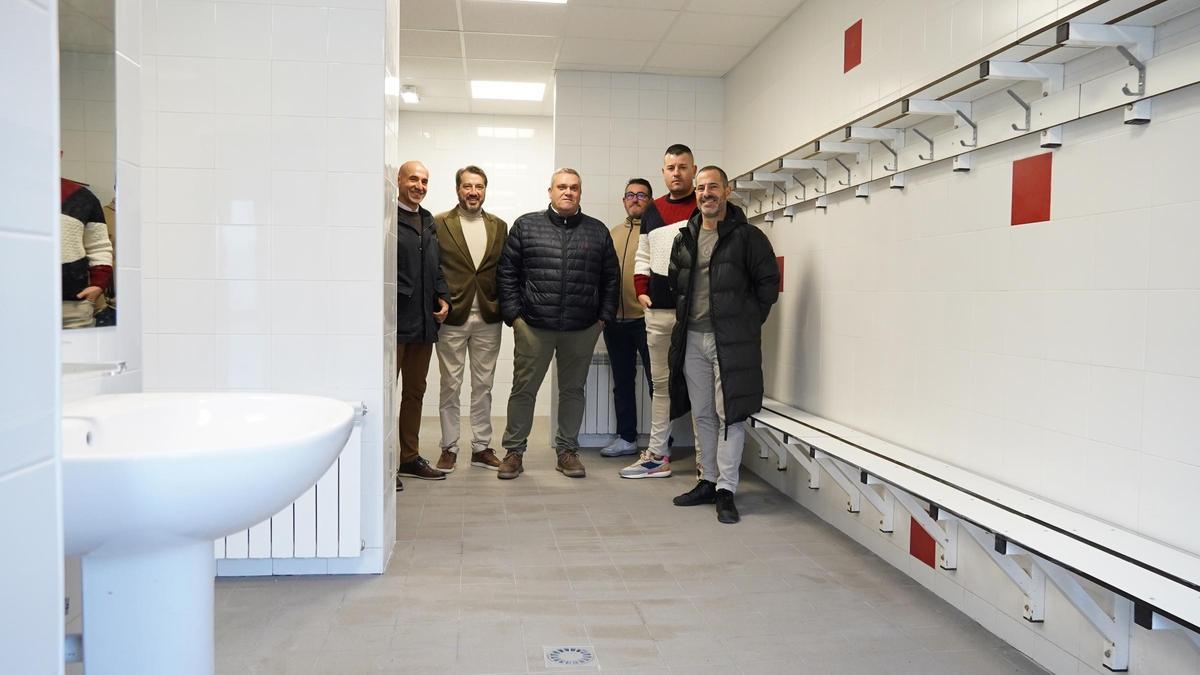 El campo de El Bayu tiene vestuarios nuevos, tras finalizar las obras de renovación integral a cargo del Ayuntamiento de Siero