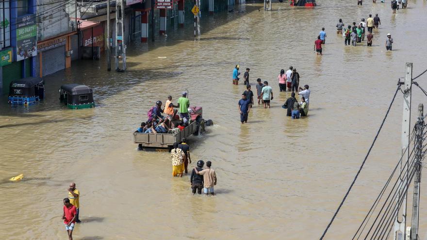 Las fuertes inundaciones dejan 334 muertos y 370 desaparecidos en Sri Lanka