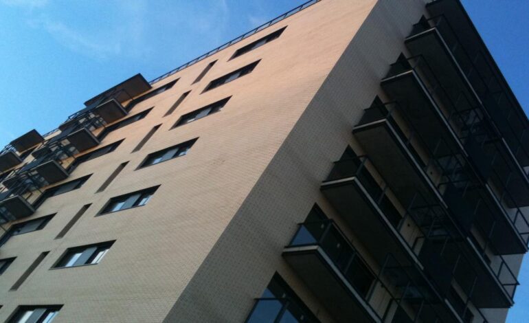 La construcción de vivienda protegida en alquiler supera por primera vez las de propiedad