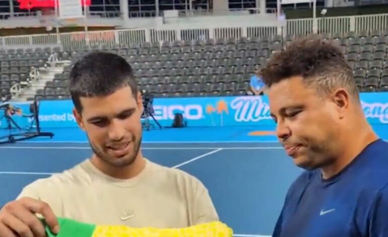 Carlos Alcaraz y Ronaldo Nazario se divierten peloteando en Miami