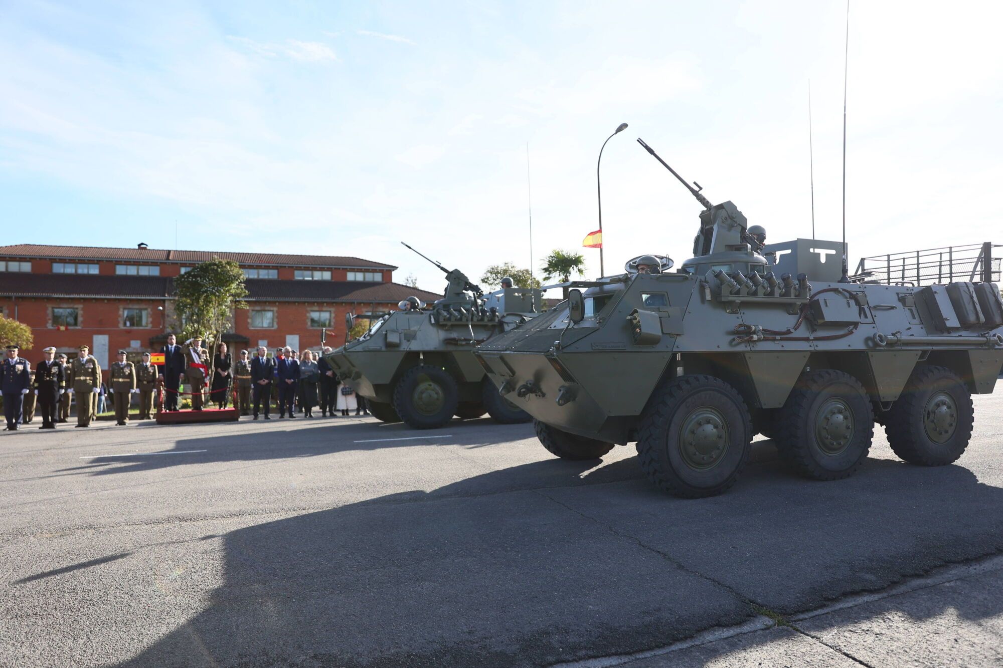 EN IMÁGENES: El acuartelamiento "Cabo Noval" se vistió esta mañana de gala para celebrar el día de la Inmaculada