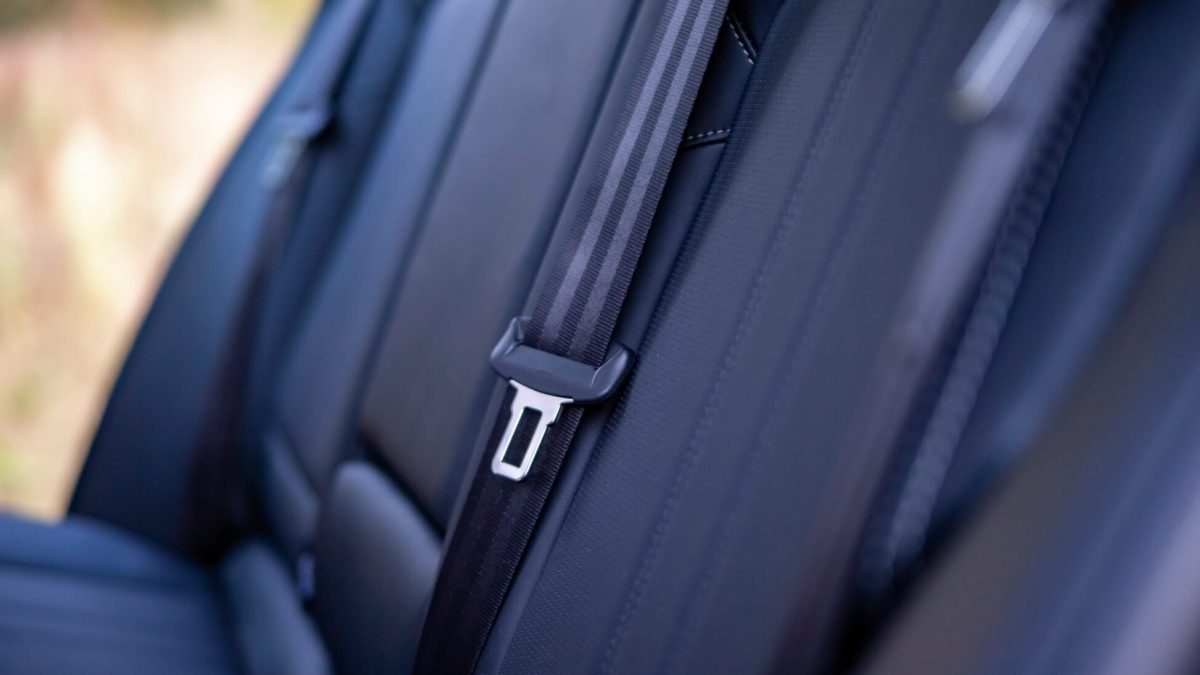 se deben abrochar aunque no viaje nadie en esta zona y esta es la razón de vital importancia