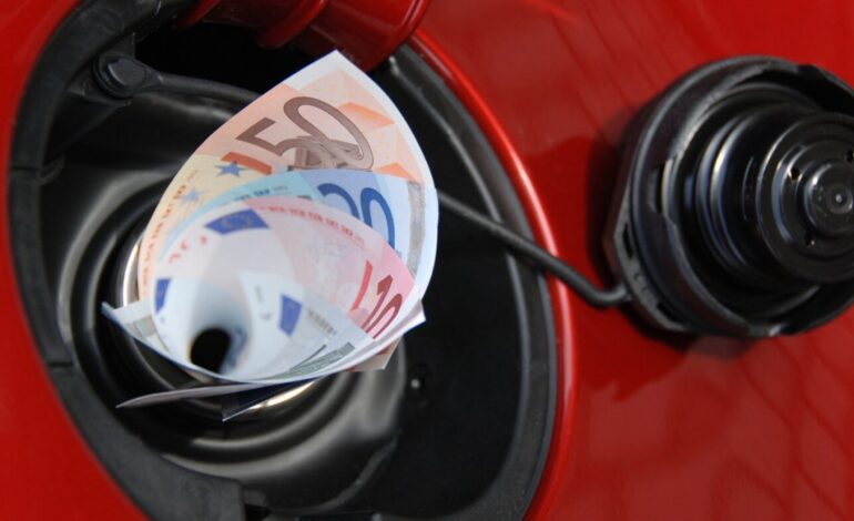 Repostar gasolina puede cambiar tu vida estas Navidades: 400.000 euros te esperan