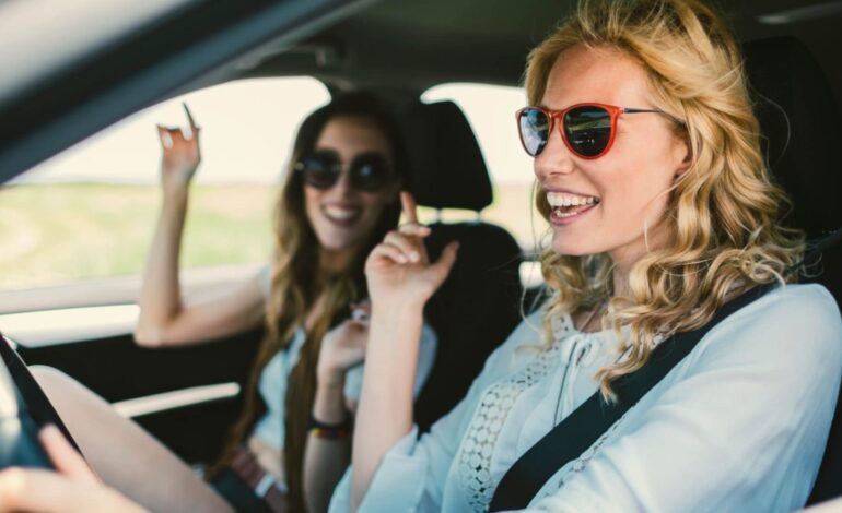 ¿Escuchas música al conducir? Esta canción, que casi todo el mundo conoce, podría ponerte en riesgo